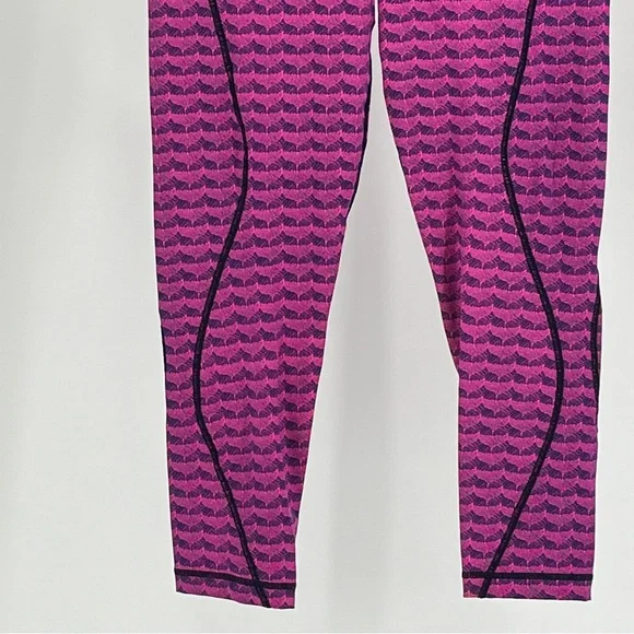 VINEYARD VINES ETCHED WHALE TAIL PERFORMANCE LEGGINGS PINK BLUE MEDIUM - Picture 4 of 8